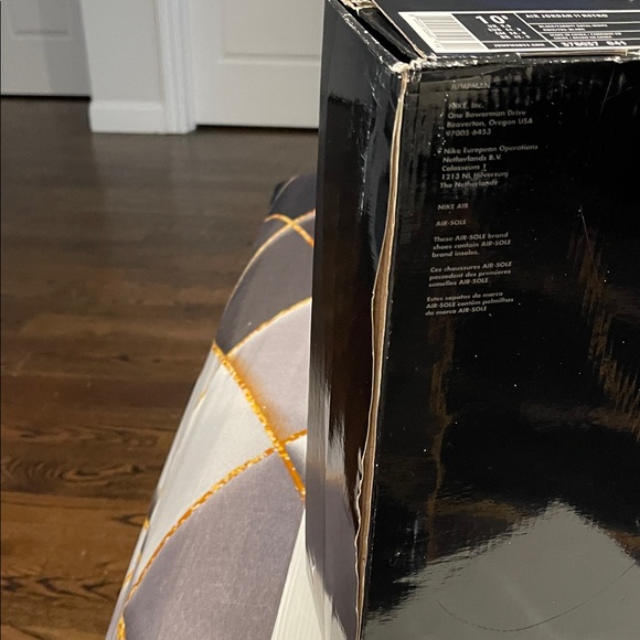 Men Air Jordon 11 Retro. Black white varsity blue. Worn in a photo shoot box’ - Picture 11 of 11